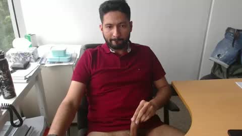 Snapshot of outdoornakedguy11_007 chatting on 12-10-24, 06:11 outdoornakedguy11_007 online show from 12-10-24, 06:11