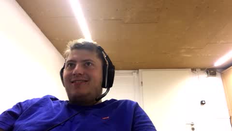 Snapshot of outflayd chatting on 10-23-25, 12:37 outflayd online show from 10-23-25, 12:37