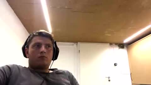 Snapshot of outflayd chatting on 11-06-25, 12:11 outflayd online show from 11-06-25, 12:11