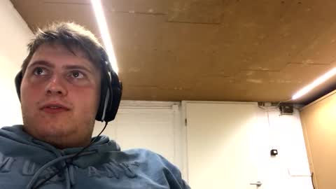 Snapshot of outflayd chatting on 11-26-25, 11:06 outflayd online show from 11-26-25, 11:06