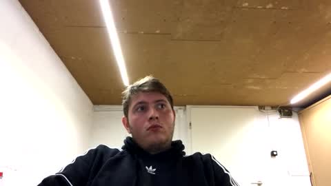 Snapshot of outflayd chatting on 12-05-25, 04:14 outflayd online show from 12-05-25, 04:14