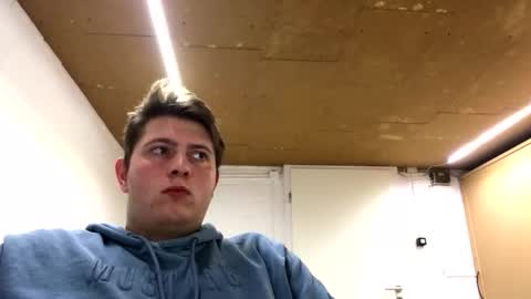 Snapshot of outflayd chatting on 12-15-25, 09:08 outflayd online show from 12-15-25, 09:08