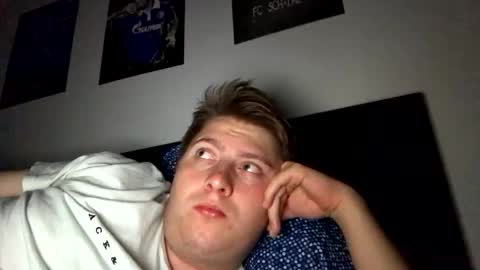 Snapshot of outflayd chatting on 12-17-25, 01:44 outflayd online show from 12-17-25, 01:44