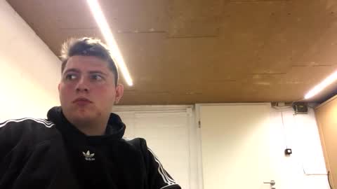 Snapshot of outflayd chatting on 01-18-26, 03:05 outflayd online show from 01-18-26, 03:05