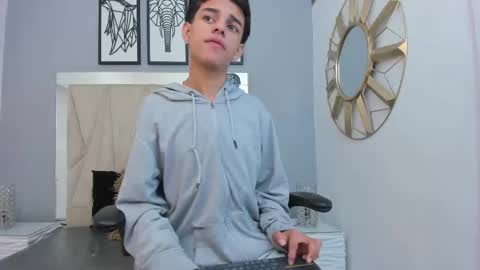 Snapshot of owen__johnson chatting on 09-19-25, 11:55 Owen Johnson online show from 09-19-25, 11:55