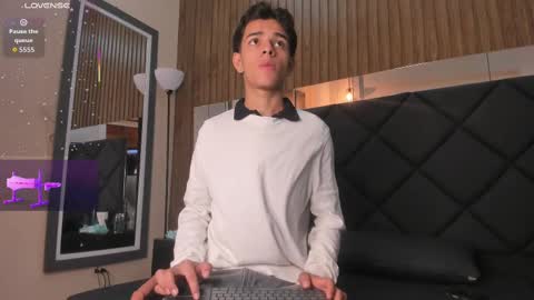 Snapshot of owen__johnson chatting on 09-20-25, 11:55 Owen Johnson online show from 09-20-25, 11:55