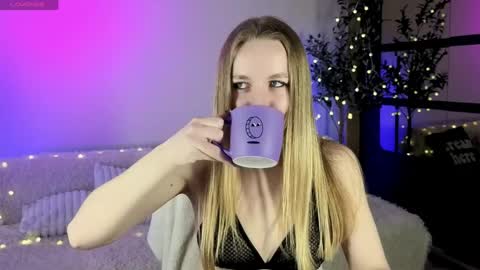 Oxy Foxie online show from 04-03-26, 02:15