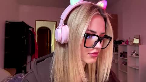 Eva online show from 03-22-26, 10:18