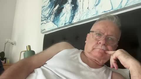 Snapshot of ozhairybearxxxx chatting on 12-15-24, 01:46 ozhairybearxxxx online show from 12-15-24, 01:46