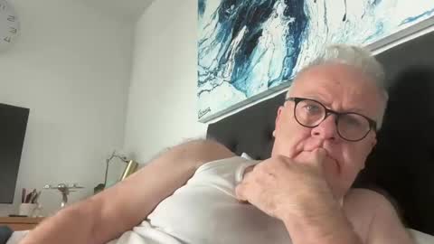 Snapshot of ozhairybearxxxx chatting on 12-31-24, 01:04 ozhairybearxxxx online show from 12-31-24, 01:04