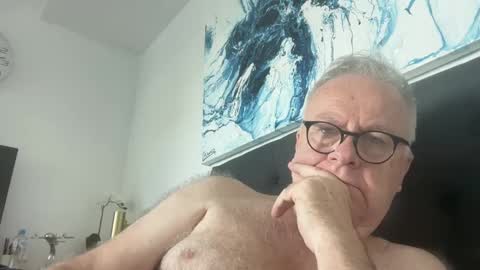 Snapshot of ozhairybearxxxx chatting on 01-05-25, 01:13 ozhairybearxxxx online show from 01-05-25, 01:13