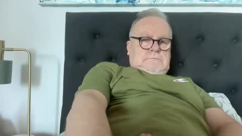 Snapshot of ozhairybearxxxx chatting on 11-04-25, 11:15 ozhairybearxxxx online show from 11-04-25, 11:15