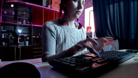 Ella online show from 01-29-25, 01:07