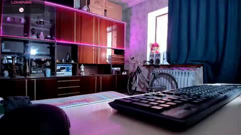 Ella online show from 02-21-25, 06:40