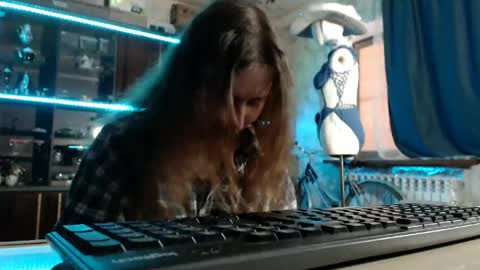 Ella online show from 04-30-26, 06:42