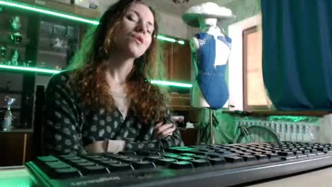 Ella online show from 05-03-26, 06:08