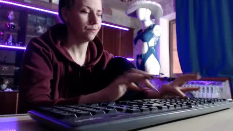 Ella online show from 05-06-26, 07:13