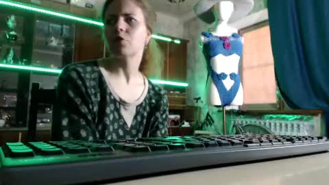 Ella online show from 05-11-26, 06:41
