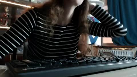 Ella online show from 05-12-26, 07:16