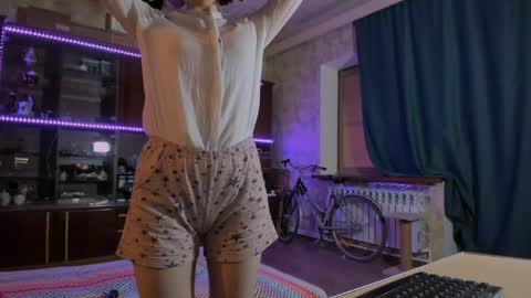 Ella online show from 06-03-26, 03:28
