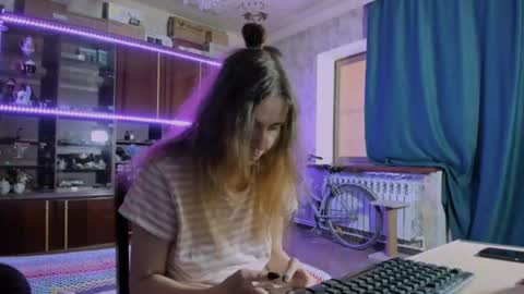 Ella online show from 06-13-26, 08:12
