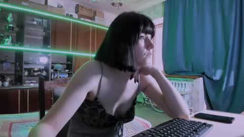 Ella online show from 06-18-26, 12:42