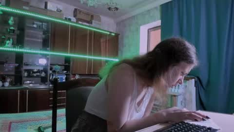 Ella online show from 06-19-26, 07:34