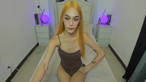 Snapshot of paloma_fucker chatting on 10-19-25, 07:42 tiny girl wth big one online show from 10-19-25, 07:42