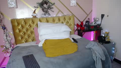 Paloma  online show from 12-12-24, 01:06