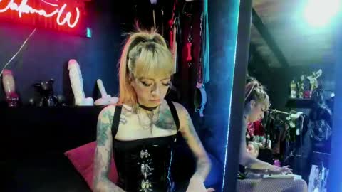 Snapshot of palomawells chatting on 01-09-25, 12:14 Paloma online show from 01-09-25, 12:14