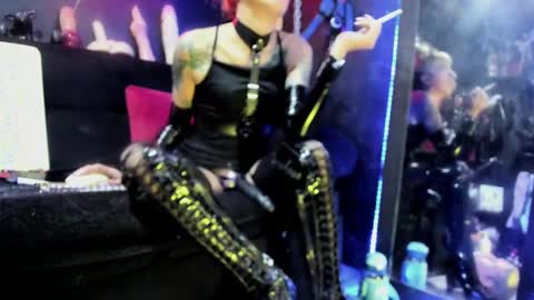 Snapshot of palomawells chatting on 02-12-25, 12:27 Paloma online show from 02-12-25, 12:27
