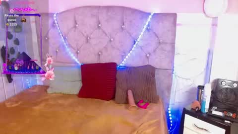 Pamela Andersom online show from 06-18-26, 04:35