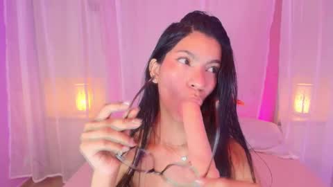 Snapshot of pamelaascott chatting on 01-29-25, 12:01 P A M online show from 01-29-25, 12:01