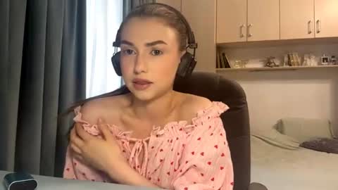 Lia online show from 06-19-26, 03:38
