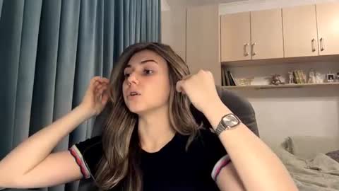 Lia online show from 06-20-26, 04:32