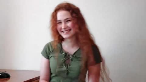 Snapshot of pandorabrockell chatting on 10-19-25, 10:16 Mia online show from 10-19-25, 10:16