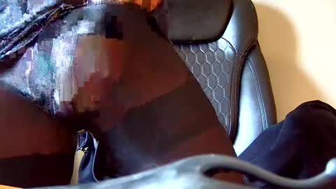 pantyhoseplay1 online show from 11-10-25, 07:13