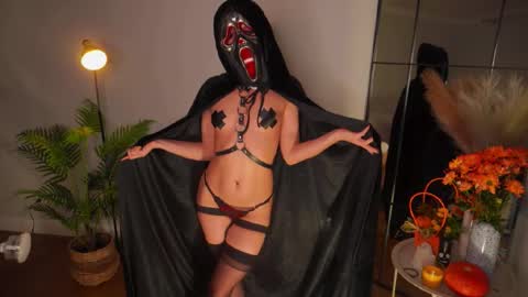 Snapshot of pantykrist chatting on 10-31-25, 10:44 Kristina Kriss online show from 10-31-25, 10:44