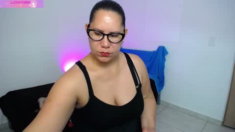 Snapshot of paola_ferrer chatting on 02-06-25, 07:02 paola online show from 02-06-25, 07:02