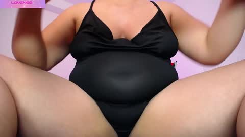Snapshot of paola_ferrer chatting on 02-12-25, 01:41 paola online show from 02-12-25, 01:41