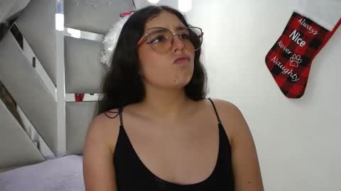 Snapshot of paola_lyon chatting on 12-31-24, 12:36 Paola Lyon online show from 12-31-24, 12:36