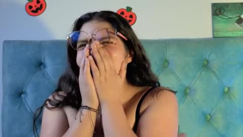 Snapshot of paola_lyon chatting on 10-16-25, 12:11 Paola Lyon online show from 10-16-25, 12:11