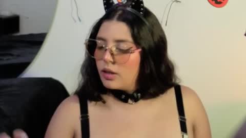 Snapshot of paola_lyon chatting on 10-17-25, 08:33 Paola Lyon online show from 10-17-25, 08:33