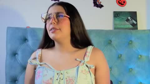 Snapshot of paola_lyon chatting on 10-28-25, 06:43 Paola Lyon online show from 10-28-25, 06:43