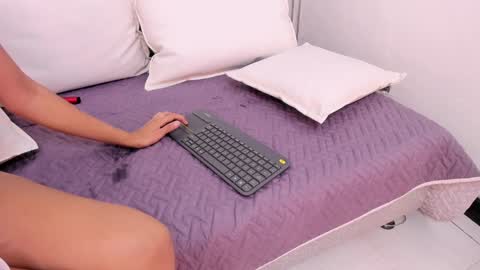 Snapshot of paolab_g chatting on 01-24-25, 02:30 online show from 01-24-25, 02:30