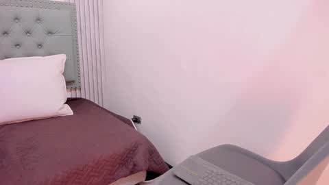 Snapshot of paolab_g chatting on 01-26-25, 03:25 online show from 01-26-25, 03:25