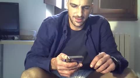 Snapshot of paoloste chatting on 11-11-25, 01:22 paoloste online show from 11-11-25, 01:22