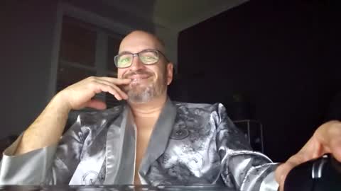 Snapshot of papi1979 chatting on 12-30-24, 04:20 Papi online show from 12-30-24, 04:20