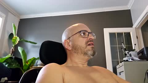 Snapshot of papi1979 chatting on 01-12-25, 01:58 Papi online show from 01-12-25, 01:58
