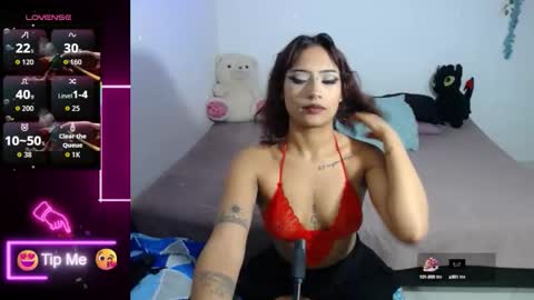 Snapshot of papi_mami_live_ chatting on 10-15-25, 05:18 papi_mami_live_ online show from 10-15-25, 05:18